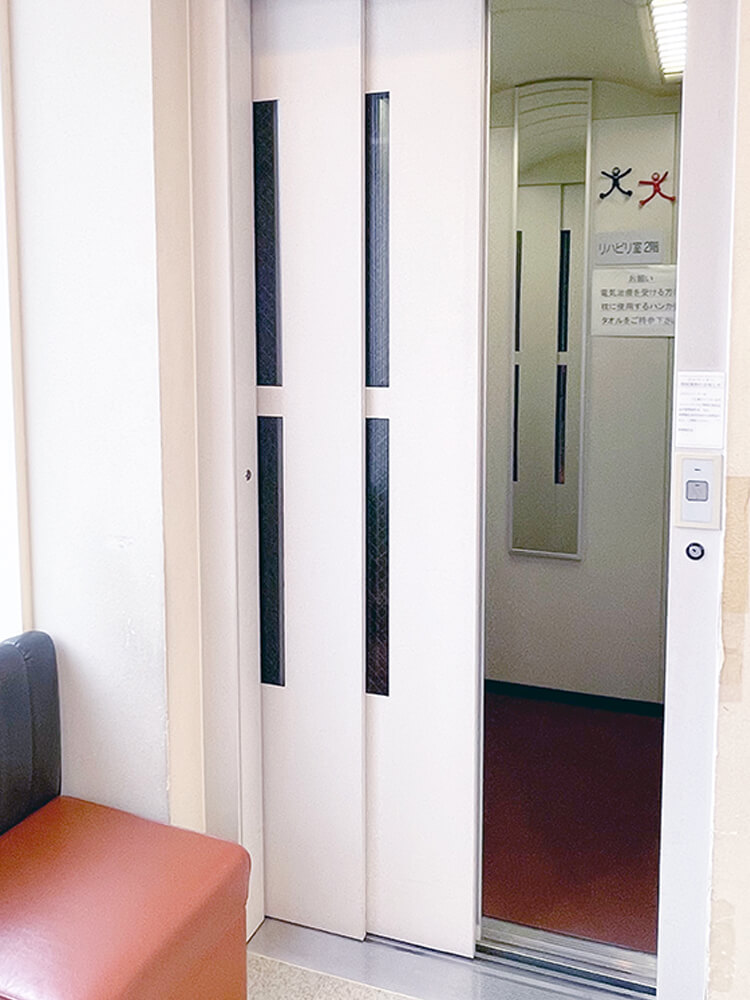 新谷医院エレベーター